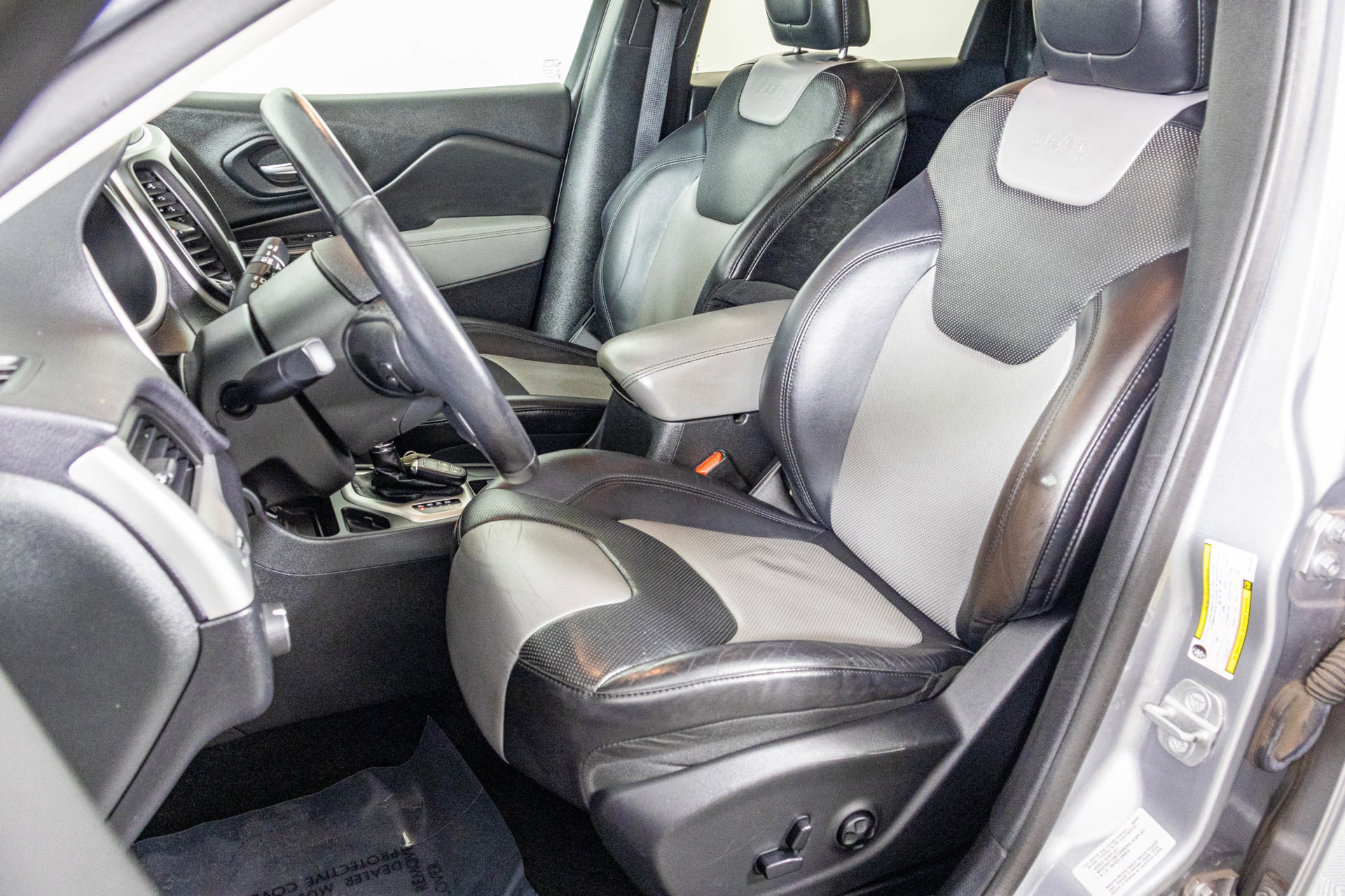 Used 2014 Jeep Cherokee Limited w/ Luxury Group FWD image 20