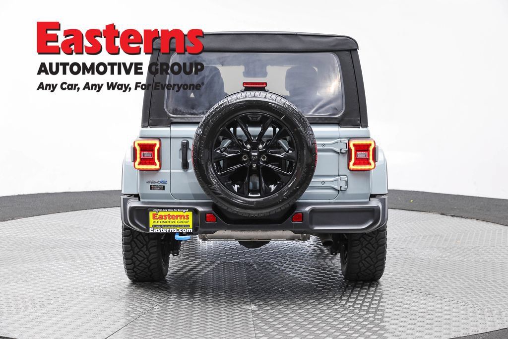 Used 2024 Jeep Wrangler Unlimited Sahara w/ Technology Group AWD/4WD image 6