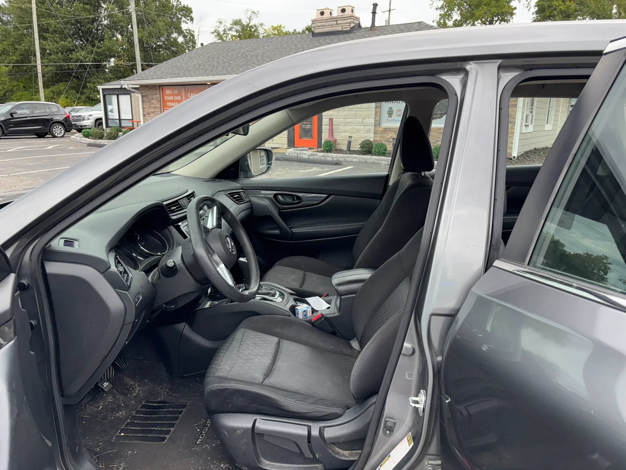 Used 2020 Nissan Rogue S FWD image 13