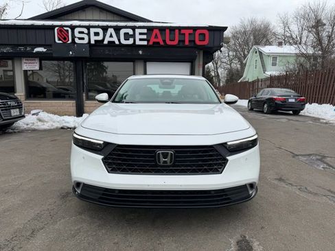 Used 2023 Honda Accord Touring image 3