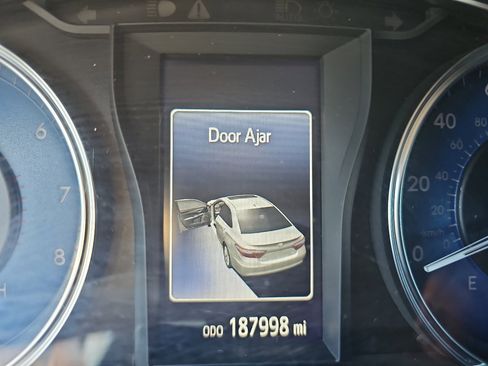 Used 2016 Toyota Camry XLE image 23