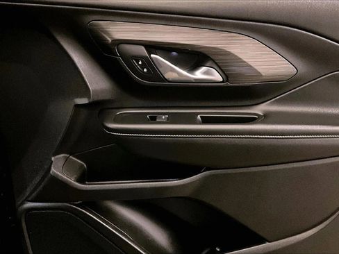 Used 2024 GMC Terrain SLT image 23