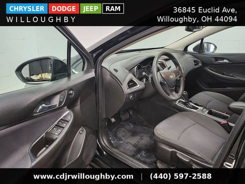 Used 2018 Chevrolet Cruze LT FWD image 13