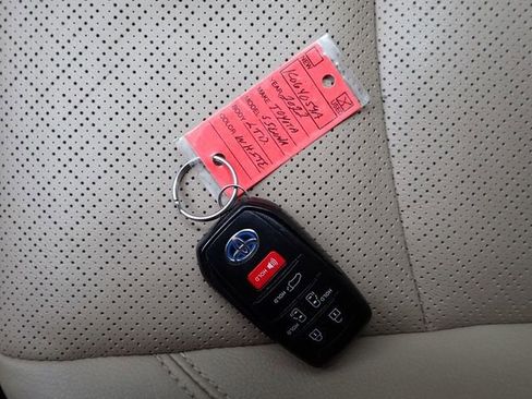 Used 2022 Toyota Sienna Limited image 30