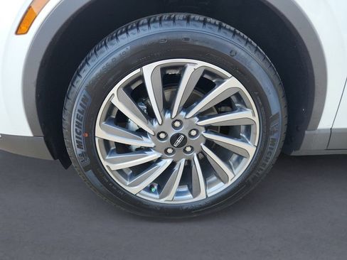 Used 2026 Lincoln Corsair Reserve w/ Towing Package AWD/4WD image 8