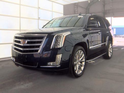 Used 2019 Cadillac Escalade Luxury AWD/4WD image 1