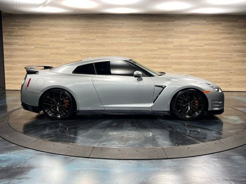 Used 2016 Nissan GT-R Black Edition AWD/4WD image 9