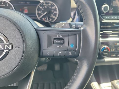 Used 2025 Nissan Pathfinder SV FWD image 25