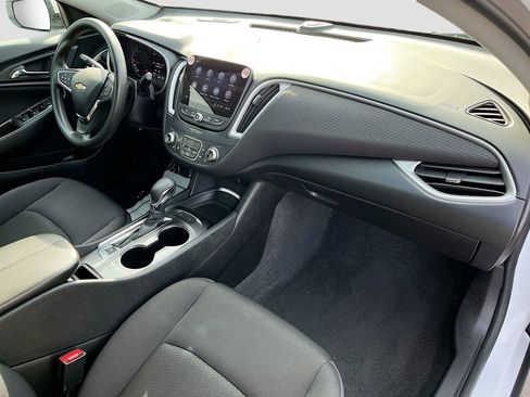 Used 2025 Chevrolet Malibu LT FWD image 34