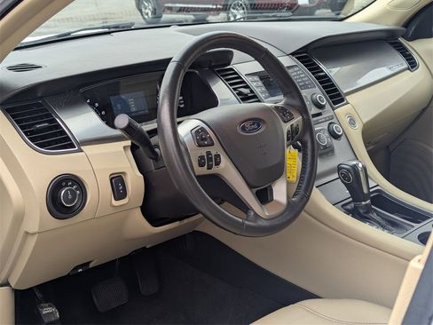 Used 2018 Ford Taurus SEL image 9
