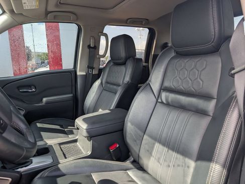 Used 2023 Nissan Frontier SV w/ SV Premium Package AWD/4WD image 8