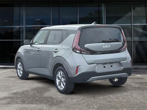Used 2025 Kia Soul LX w/ LX Technology Package FWD image 7