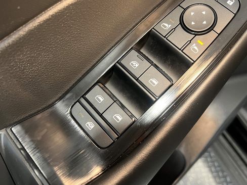 Used 2025 Nissan Rogue S image 26