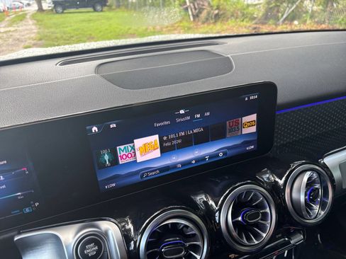 Used 2025 Mercedes-Benz GLB 250 image 21