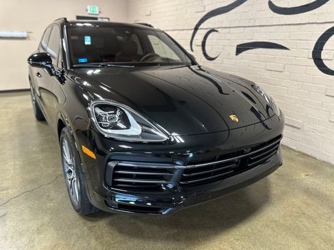 Used 2023 Porsche Cayenne Platinum Edition AWD/4WD image 3