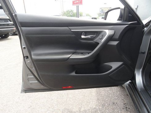 Used 2016 Nissan Altima 2.5 SV w/ Convenience Package FWD image 13