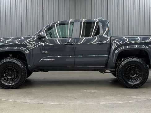 Used 2026 Toyota Tacoma SR5 AWD/4WD image 2