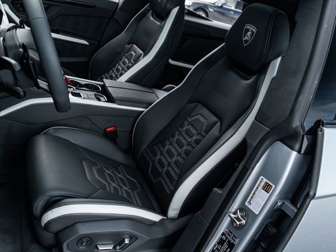 Used 2025 Lamborghini Urus SE image 26