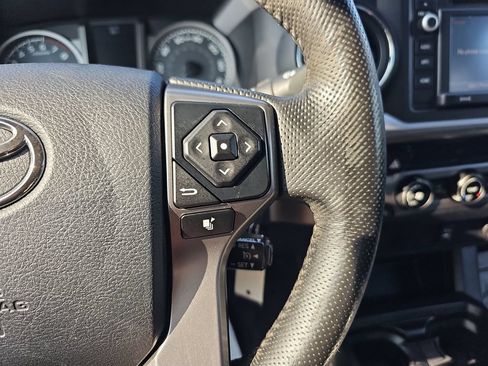 Used 2016 Toyota Tacoma SR5 w/ SR5 Appearance Package (SN) RWD image 18