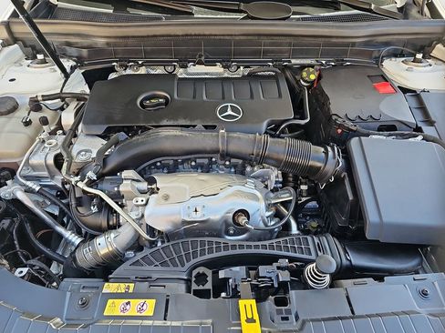 Used 2023 Mercedes-Benz GLB 250 image 23