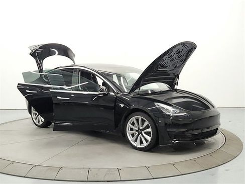 Used 2020 Tesla Model 3 Standard Range image 9