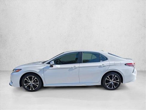 Used 2019 Toyota Camry SE FWD image 9