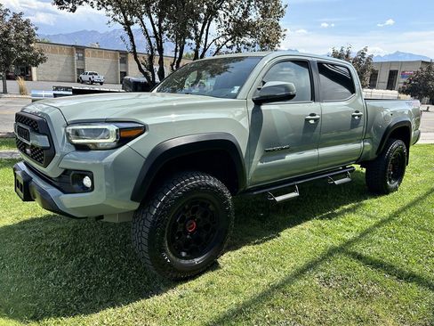Used 2022 Toyota Tacoma TRD Off-Road w/ Technology Package AWD/4WD image 11