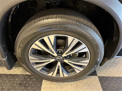 Used 2023 Nissan Rogue SV image 9