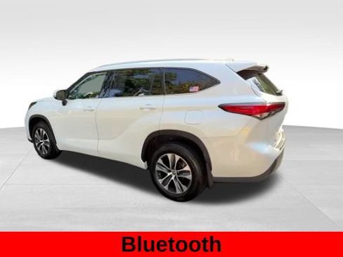Used 2022 Toyota Highlander XLE AWD/4WD image 5