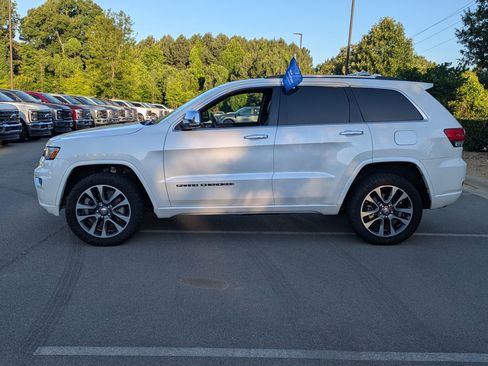 Used 2017 Jeep Grand Cherokee Overland AWD/4WD image 7