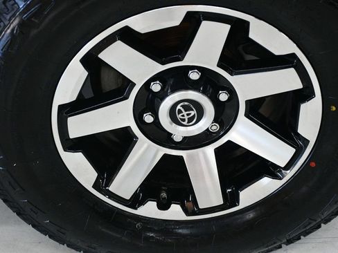 Used 2018 Toyota 4Runner SR5 Premium image 18