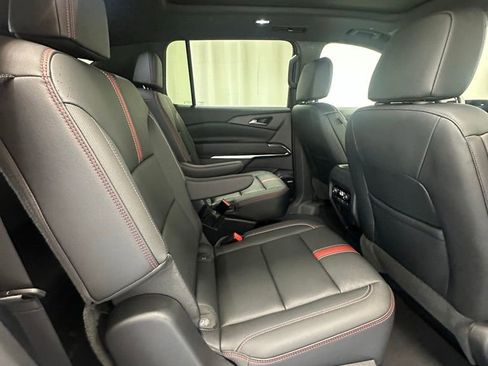 Used 2024 Chevrolet Traverse RS image 25