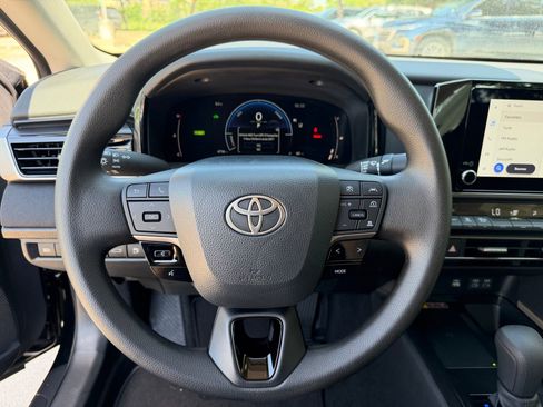 Used 2026 Toyota Camry LE FWD image 13