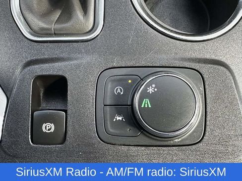 Used 2023 Chevrolet Traverse LT image 9