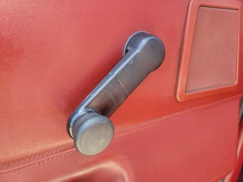Used 1987 Ford F250 4x4 Regular Cab image 18