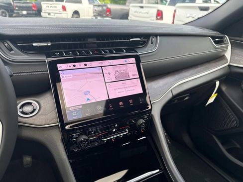 New 2025 Jeep Grand Cherokee L Limited w/ Black Appearance Package image 26