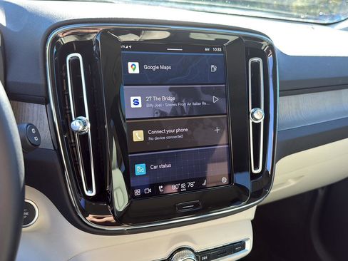 Used 2023 Volvo XC40 B5 Plus w/ Protection Package Premier image 16