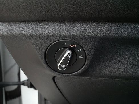 Certified 2022 Volkswagen Jetta SE w/ Panoramic Sunroof Package image 26