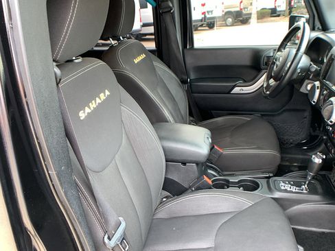Used 2015 Jeep Wrangler Unlimited Sahara image 27