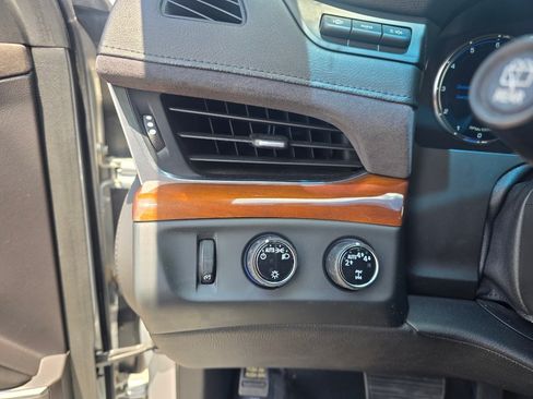 Used 2019 Cadillac Escalade Luxury AWD/4WD image 17