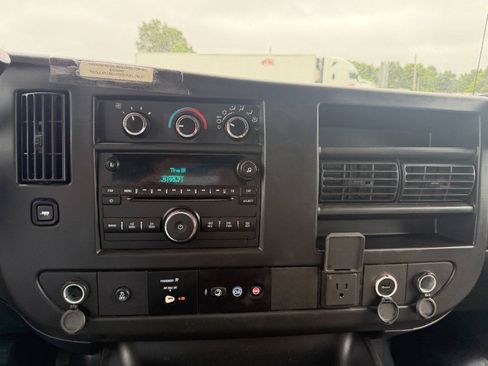 Used 2017 Chevrolet Express 3500 LT w/ LT Preferred Equipment Group RWD image 14