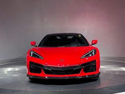 Used 2024 Chevrolet Corvette Z06 RWD image 3