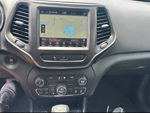 Used 2019 Jeep Cherokee Trailhawk w/ Comfort/Convenience Group AWD/4WD image 6