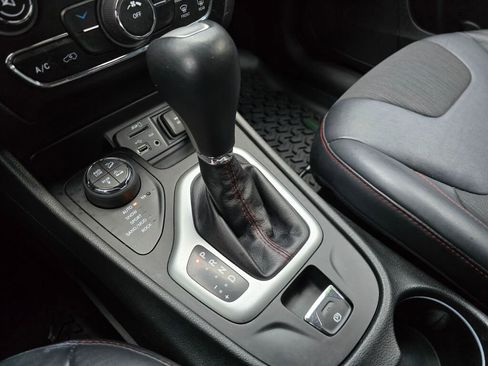 Used 2014 Jeep Cherokee Trailhawk w/ Trailer Tow Group image 32