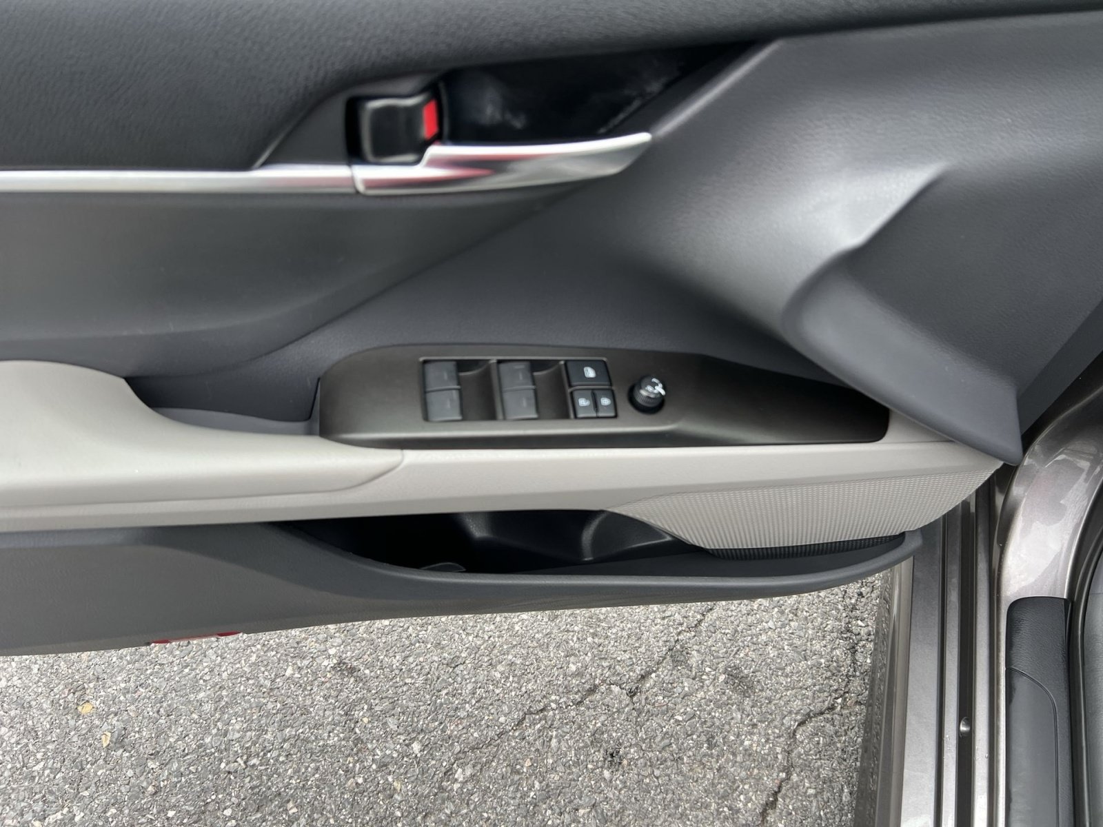 Used 2021 Toyota Camry SE AWD/4WD image 15