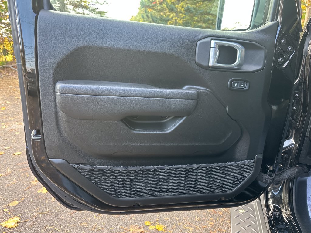 Used 2025 Jeep Wrangler Sport AWD/4WD image 10