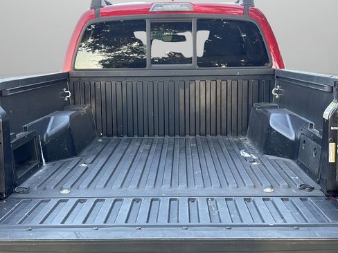 Used 2017 Toyota Tacoma SR5 image 8