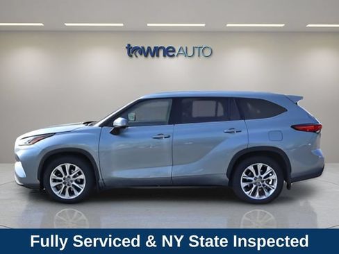 Used 2022 Toyota Highlander Limited AWD/4WD image 2