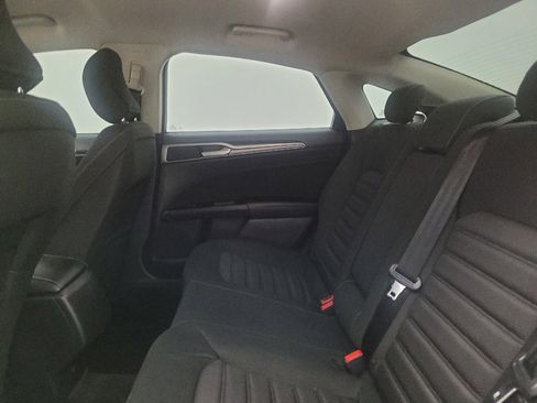 Used 2017 Ford Fusion SE image 18