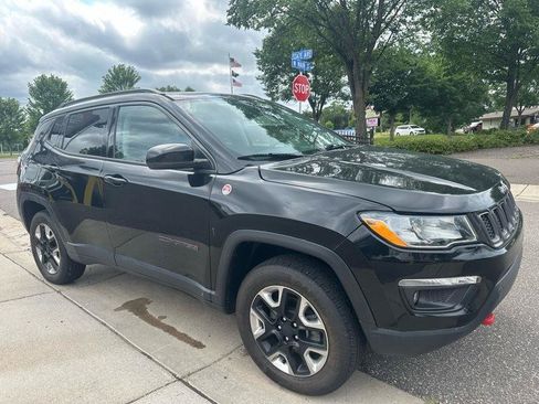 Used 2018 Jeep Compass Trailhawk w/ Leather Interior Group AWD/4WD image 3
